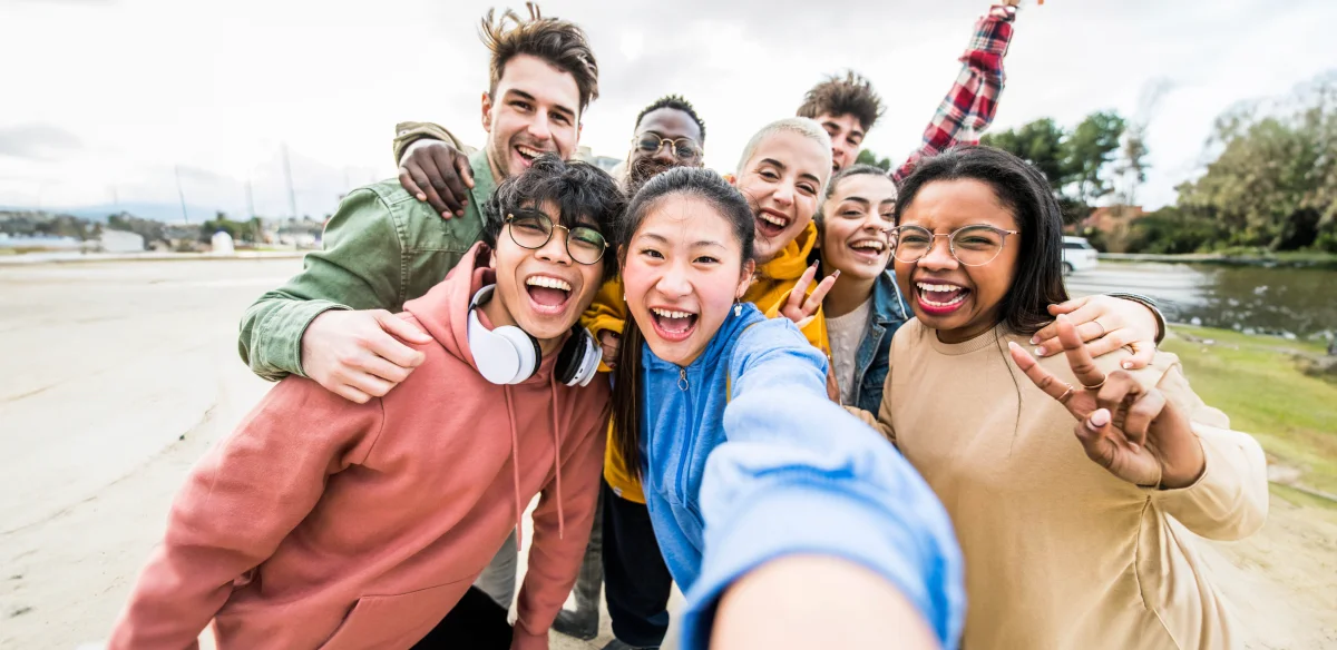 selfie de estudiantes felices